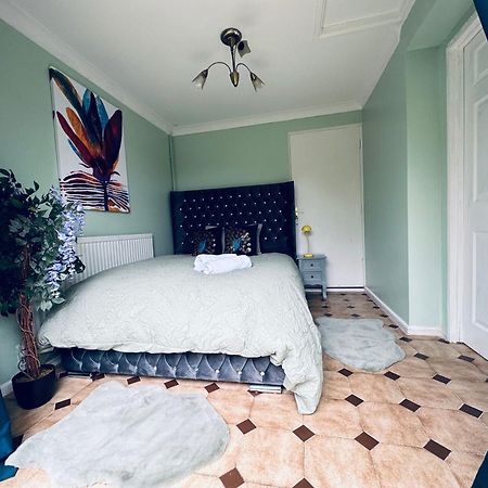 Home Away From Home Swindon Buitenkant foto