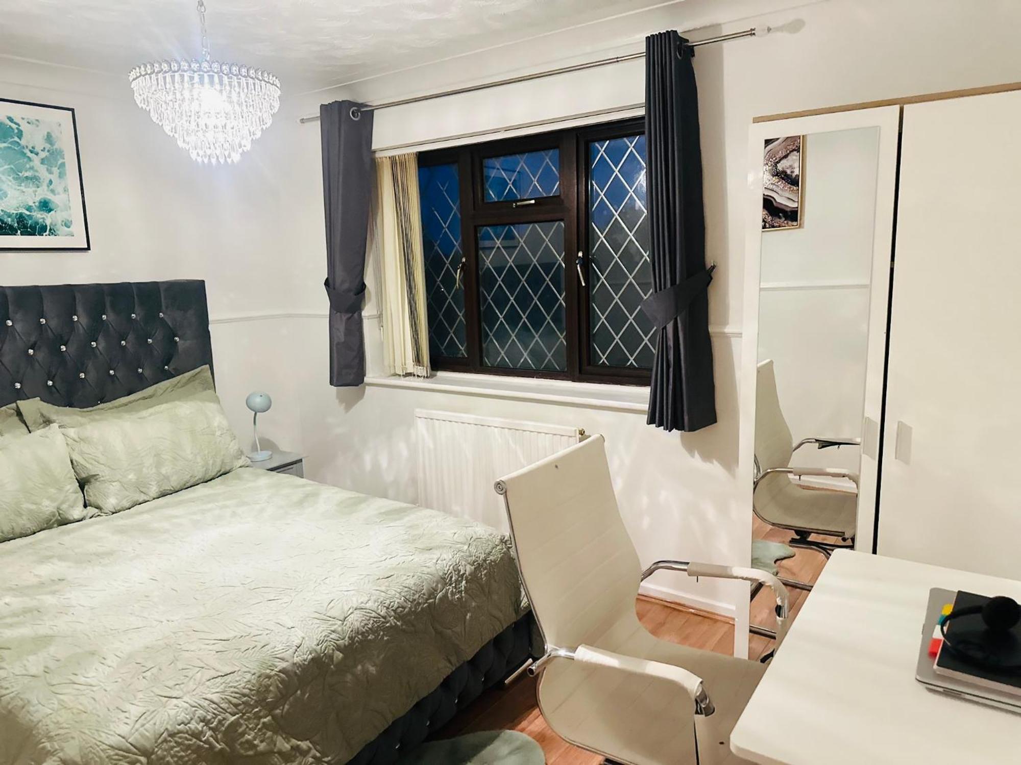 Home Away From Home Swindon Buitenkant foto
