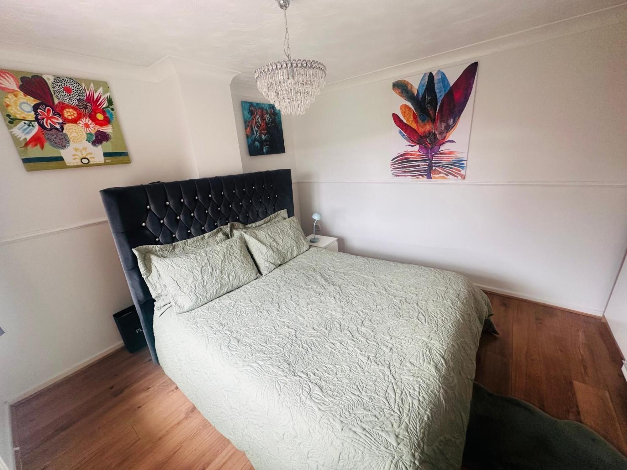 Home Away From Home Swindon Buitenkant foto