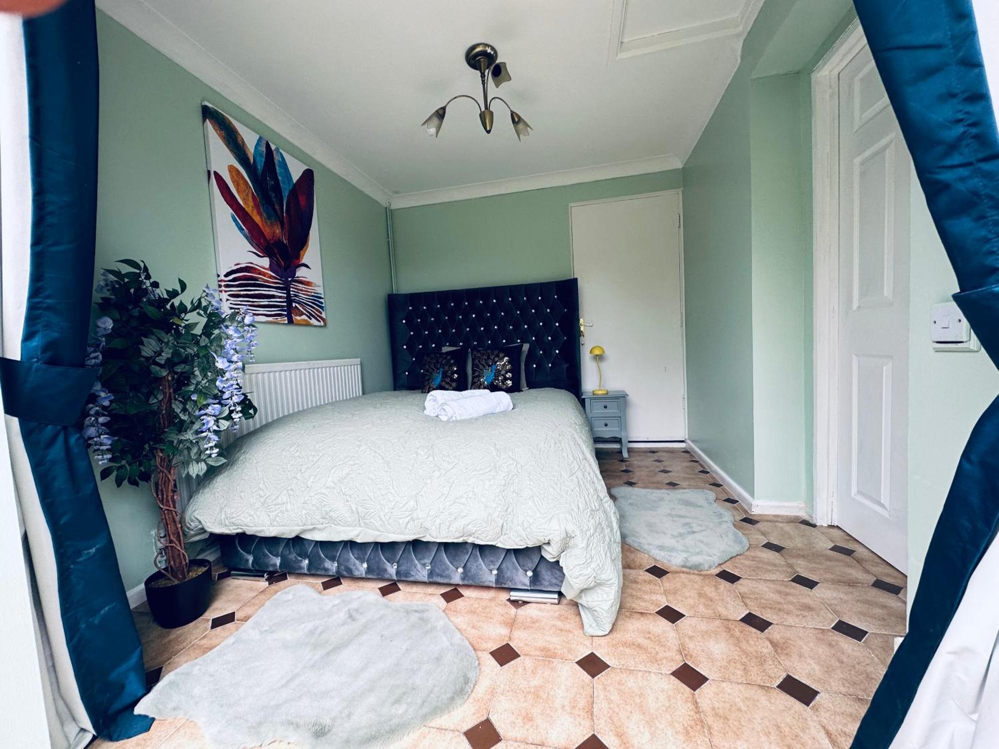Home Away From Home Swindon Buitenkant foto