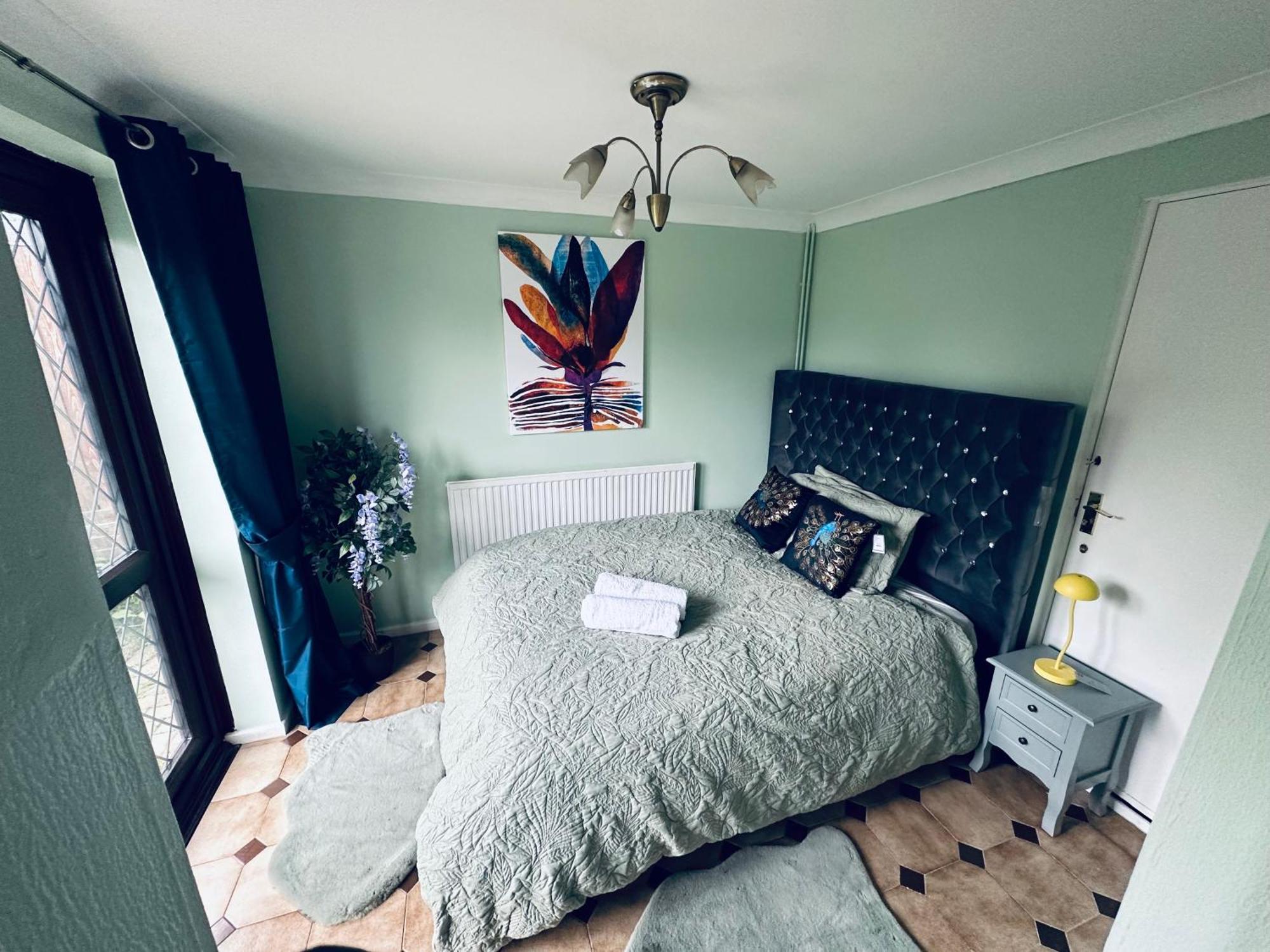 Home Away From Home Swindon Buitenkant foto